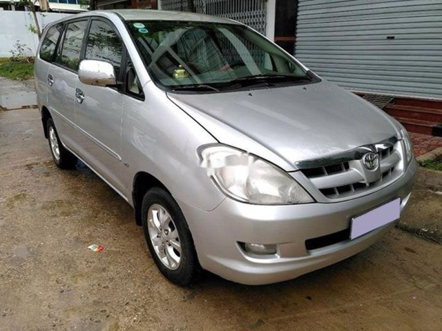 Cần bán xe Toyota Innova đời 2008, màu bạc số sàn0