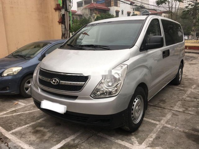 Cần bán xe Hyundai Grand Starex sản xuất năm 2007, màu bạc, nhập khẩu nguyên chiếc, giá chỉ 370 triệu