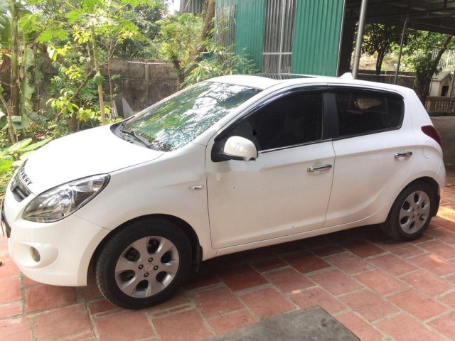 Bán Hyundai i20 AT 1.4 đời 2011, màu trắng xe gia đình, giá chỉ 295 triệu0