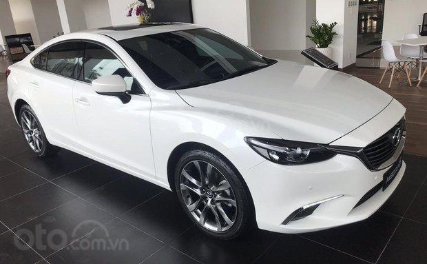 Thanh lý nốt chiếc Mazda 6 2.5 Premium năm 2018, màu trắng, giá siêu lợi nhuận