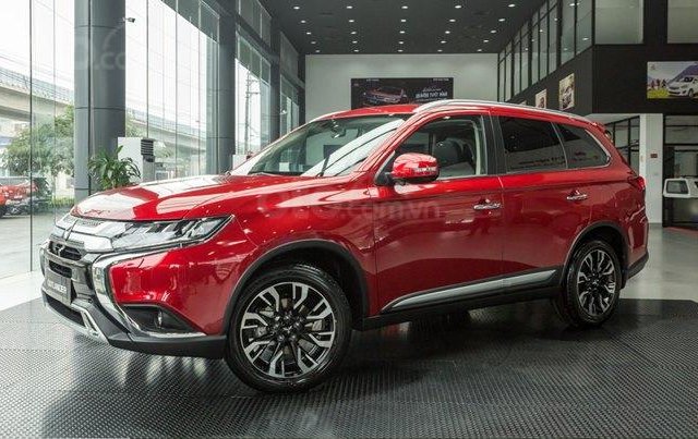 Cần bán Mitsubishi Outlander 2.0 CVT đời 2019, màu đỏ, giá cạnh tranh0