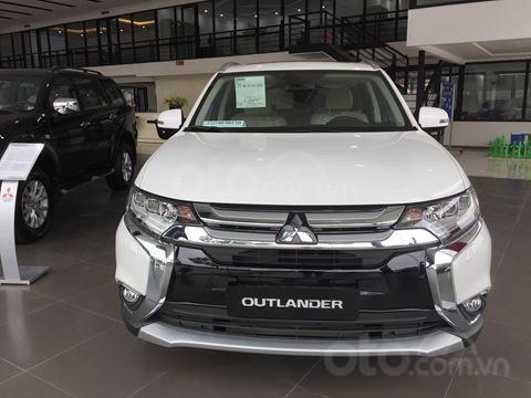 Mua xe giá thấp với chiếc Mitsubishi Outlander 2.4 CVT Pre, đời 2020, giao nhanh tận nhà0