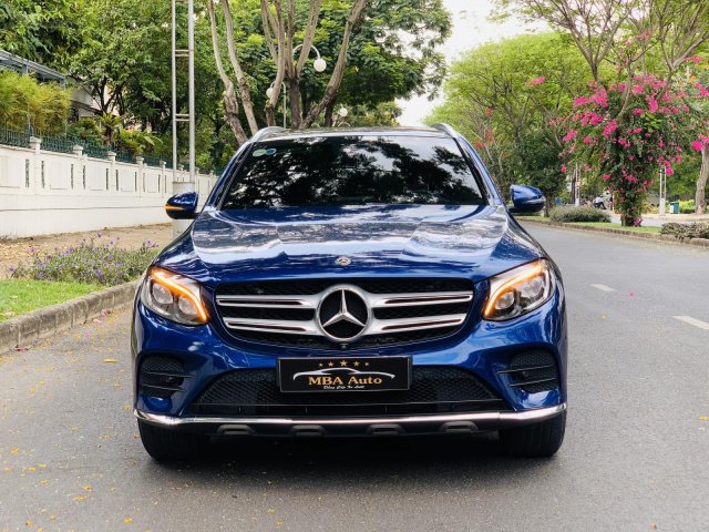 Cần bán lại chiếc xe Mercedes-Benz GLC 300 4Matic, đời 2018, có hỗ trợ trả góp 0