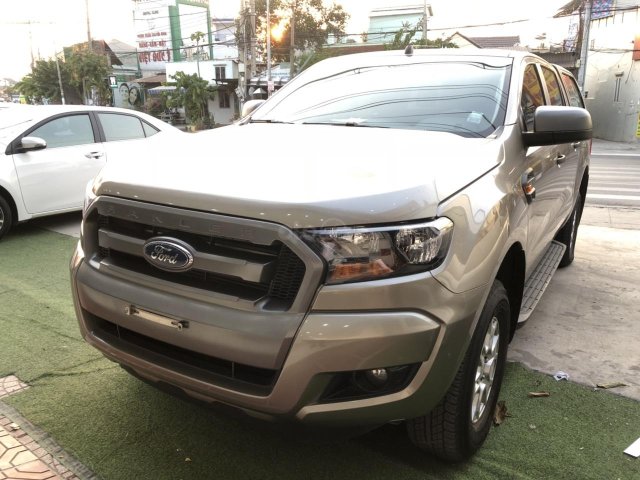 Bán gấp chiếc Ford Ranger XLS đời 2017, có sẵn xe, giao nhanh toàn quốc