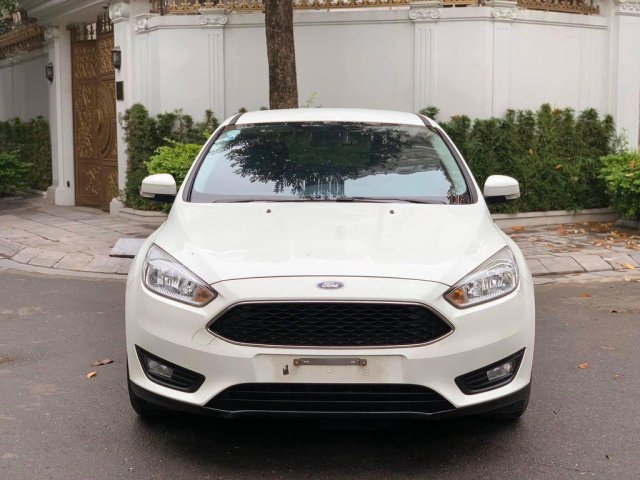 Cần bán gấp Ford Focus sản xuất 2018, màu trắng0