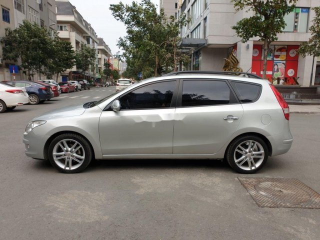 Cần bán lại xe Hyundai i30 CW 1.6 AT đời 2010, màu bạc, xe nhập chính chủ