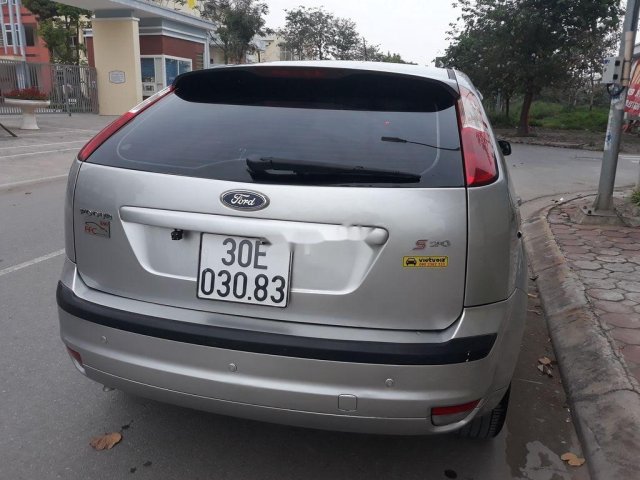 Cần bán Ford Focus sản xuất 2008, màu bạc, 325 triệu