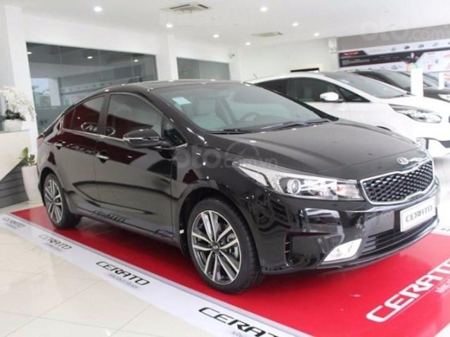 Cần bán xe Kia Cerato đời 2017, màu đen, xe cũ như mới0