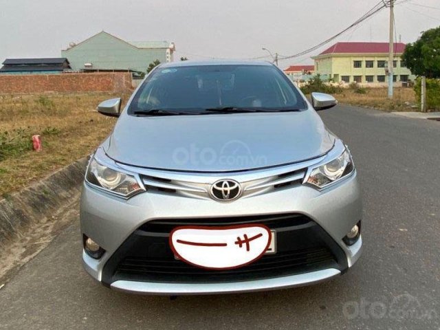 Cần bán gấp Toyota Vios đời 2014, màu bạc0