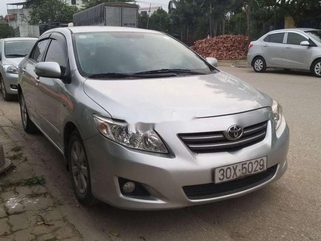 Cần bán gấp Toyota Corolla Altis 2010, màu bạc0