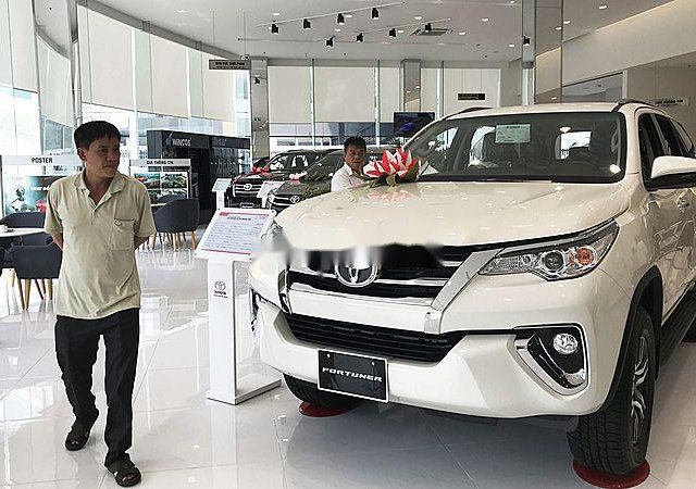 Bán xe Toyota Fortuner đời 2019, màu trắng