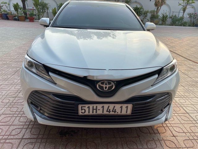 Cần bán xe Toyota Camry đời 2019, màu trắng, xe nhập0