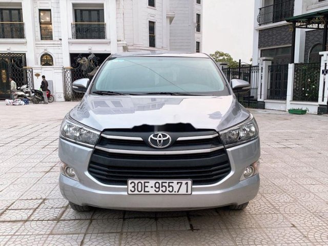 Cần bán lại xe Toyota Innova 2.0G AT đời 2016, màu bạc số tự động, 635 triệu0