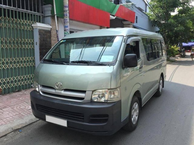 Cần bán lại xe Toyota Hiace sản xuất 2008, màu bạc số sàn 