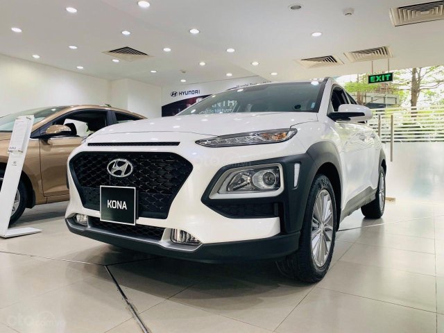 Bán Hyundai Kona 1.6 Turbo 2020, màu trắng, xe sẵn + giao ngay0