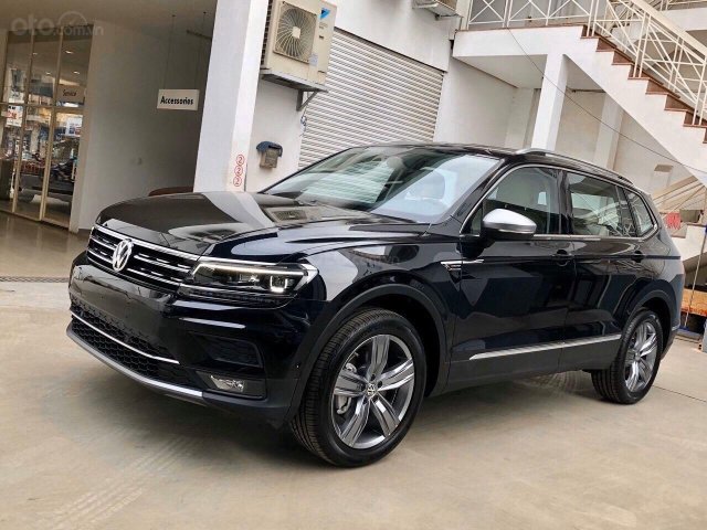 Cần bán nhanh chiếc Volkswagen Tiguan Allspace Highline, đời 2018, nhập khẩu0