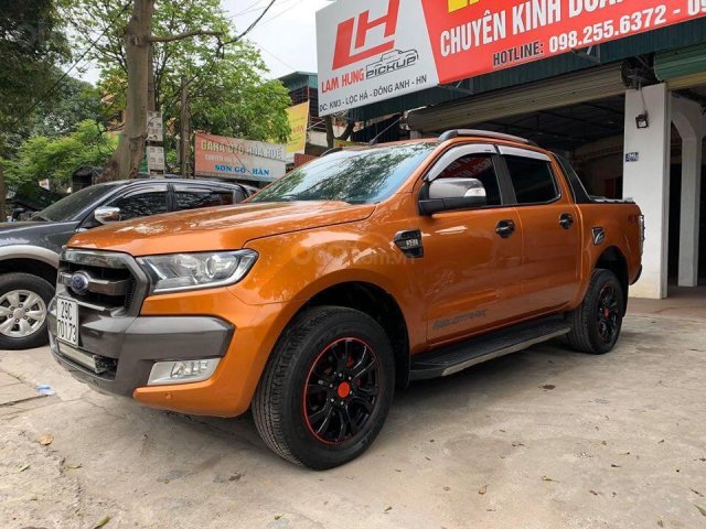 Bán ô tô Ford Ranger Wildtrak đời 2015, màu cam cá tính, nhập khẩu