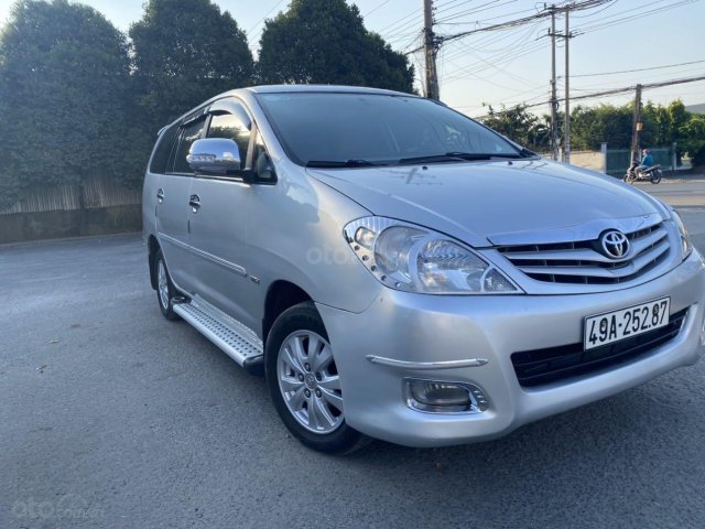 Cần bán Toyota Innova G đời 2010, màu bạc, giá siêu rẻ0