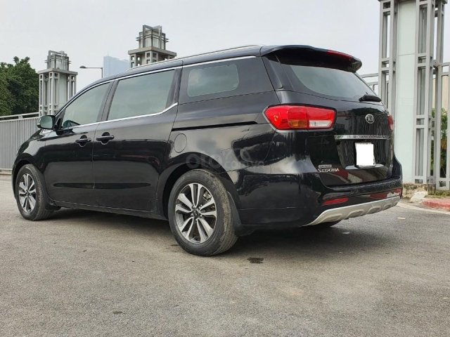 Cần bán lại xe Kia Sedona DATH 2.2AT đời 2018, màu đen, giá tốt