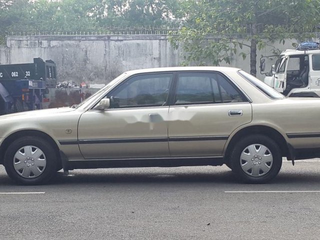 Cần bán Toyota Cressida đời 1993, màu ghi vàng 