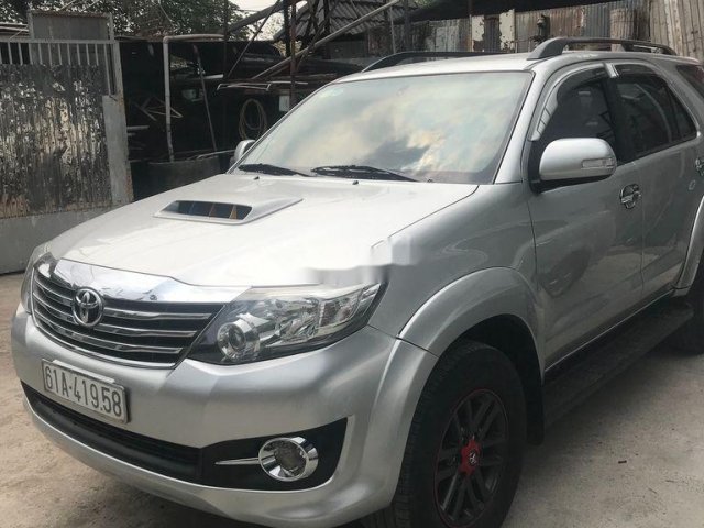 Bán Toyota Fortuner sản xuất năm 2015, màu bạc0