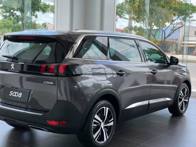 Peugeot 5008 tưng bừng khuyến mãi tháng 4