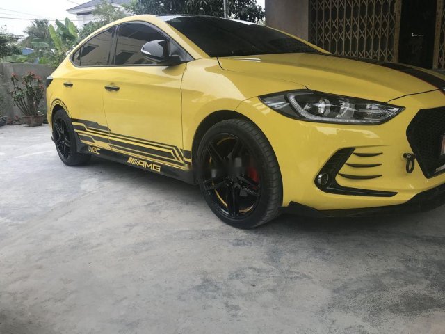 Cần bán gấp Hyundai Elantra sản xuất 2018, màu vàng, nhập khẩu nguyên chiếc chính chủ, giá 550tr