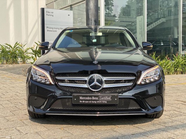 Cần bán Mercedes C200 năm sản xuất 2019, màu đen như mới