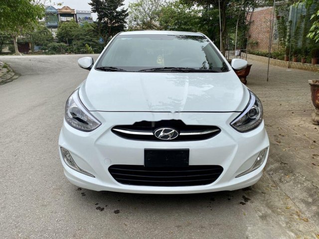 Bán xe Hyundai Accent Blue 2016, màu trắng, nhập khẩu số sàn giá cạnh tranh