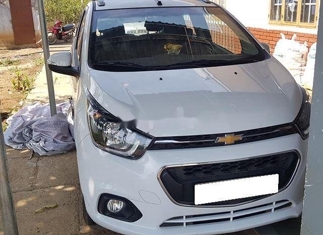 Bán xe cũ Chevrolet Spark LT năm 2018, màu trắng, giá chỉ 272 triệu