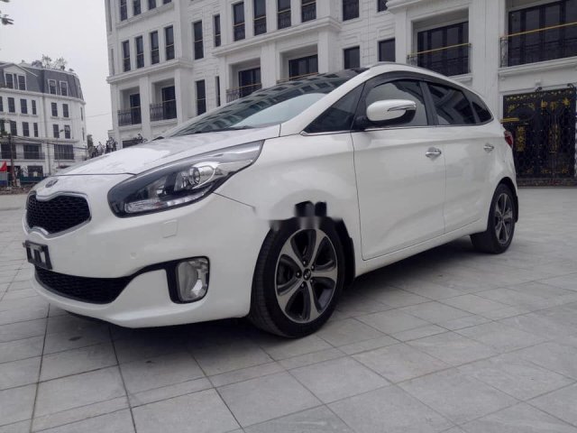 Cần bán gấp Kia Rondo GATH năm sản xuất 2016, màu trắng, giá chỉ 586 triệu0