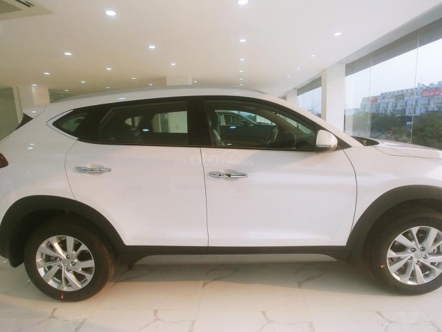 Cần bán xe Hyundai Tucson sản xuất 2020, màu trắng