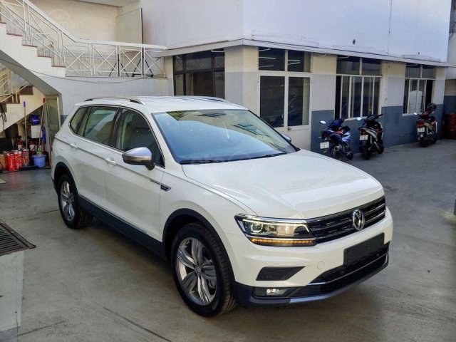 Cần bán Volkswagen Tiguan năm sản xuất 2018, màu trắng, xe nhập0