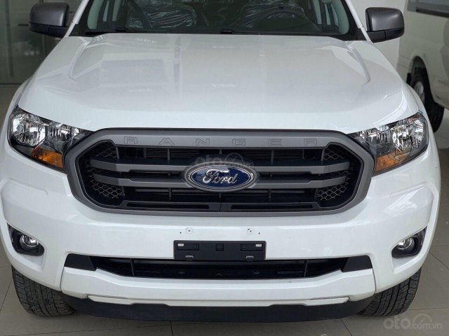 Ford Ranger XLS AT năm 2019, nhập khẩu nguyên chiếc tặng ngay tiền mặt