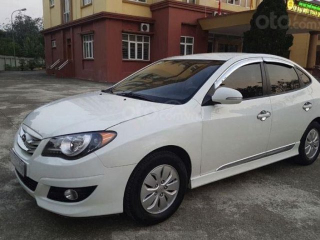 Bán Hyundai Avante 1.6MT sản xuất 2014, màu trắng số sàn