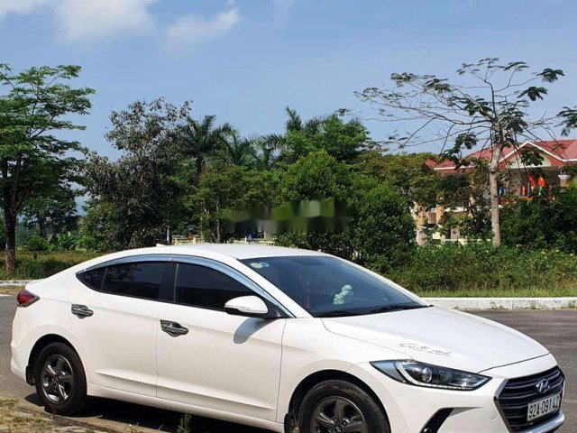 Cần bán xe Hyundai Elantra 2017, màu trắng, nhập khẩu chính chủ