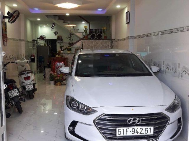 Bán xe Hyundai Elantra năm sản xuất 2016, màu trắng, 435tr