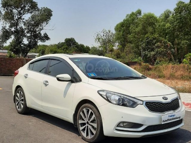 Bán gấp chiếc Kia K3 2.0 AT đời 2015, màu trắng, giá rẻ