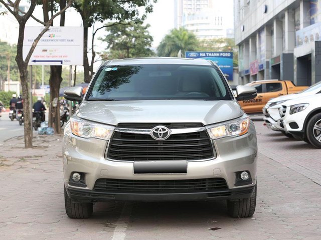 Cần bán Toyota Highlander đời 2014 xe gia đình giá tốt 1 tỷ 399 triệu đồng