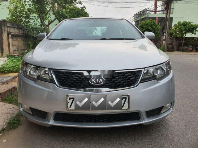 Cần bán Kia Forte đời 2011, màu bạc chính chủ0