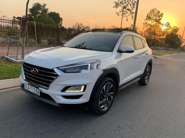 Cần bán gấp Hyundai Tucson 1.6 Turbo năm 2019, màu trắng0