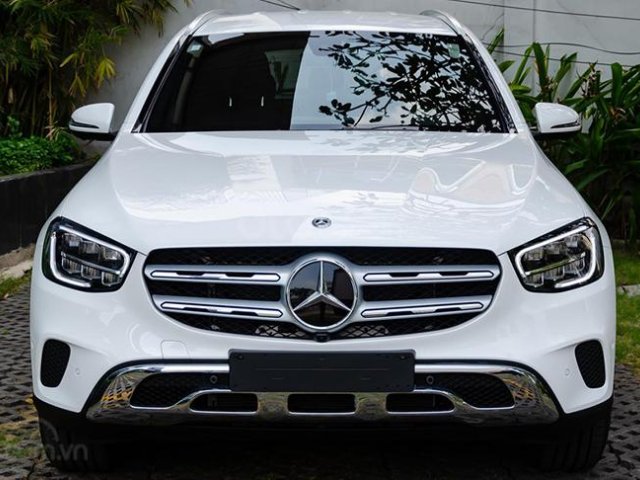 Bán nhanh chiếc xe Mercedes-Benz GLC 200 4Matic, sản xuất 2020, có sẵn xe, giao nhanh0