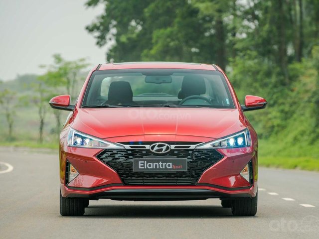 Hyundai Elantra Sport màu đỏ giá 694tr tặng 100% lệ phí trước bạ