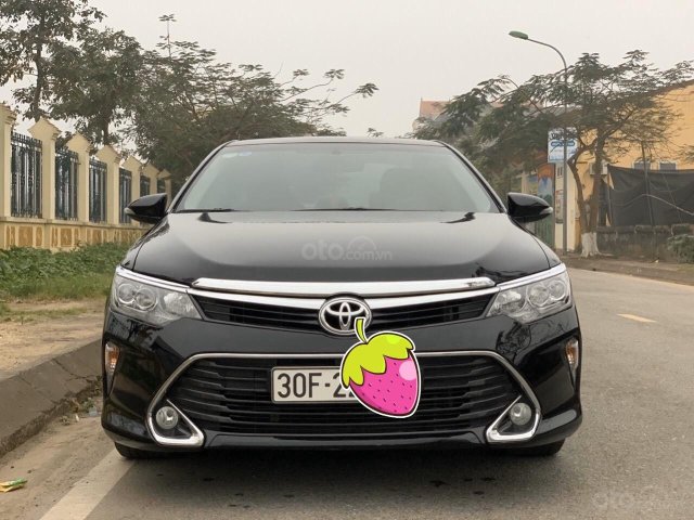 Bán Camry 2.0 AT, sản xuất 2018, màu đen, xe đi 3 vạn0