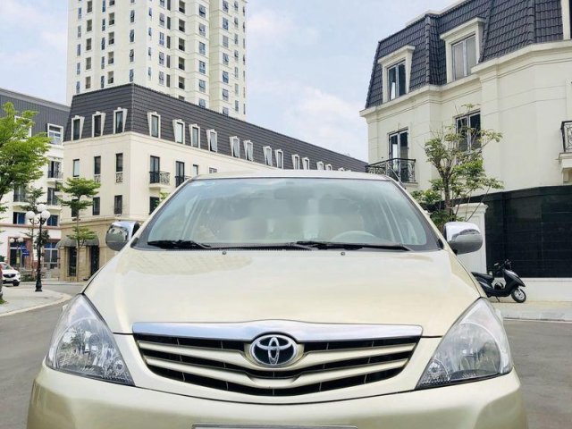 Cần bán Toyota Innova năm sản xuất 2008, màu vàng xe gia đình giá cạnh tranh