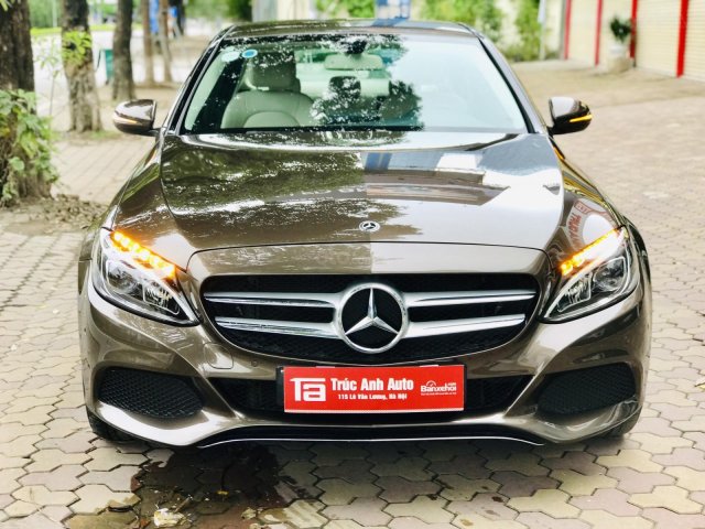 Mercedes Benz C200 model 2018, đi 8000 cây, rất mới, bảo hành trong hãng vẫn còn0