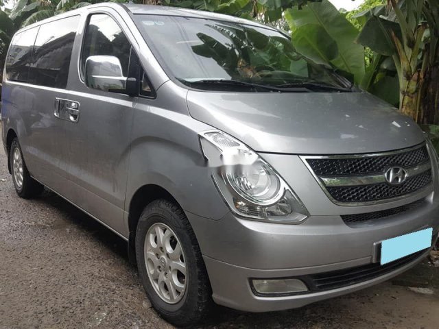 Bán Hyundai Starex đời 2014, màu bạc giá cạnh tranh