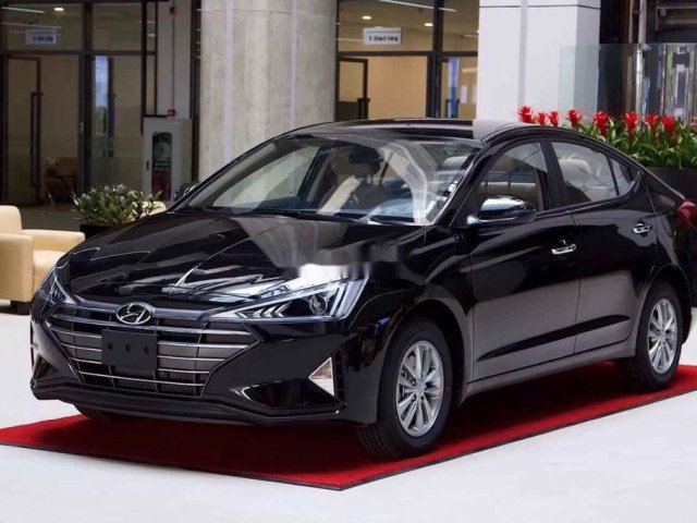 Cần bán xe Hyundai Elantra 1.6 MT sản xuất 2019, màu đen