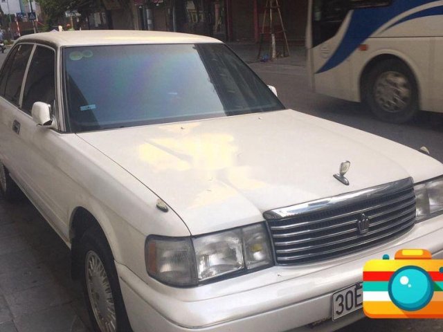 Cần bán Toyota Crown đời 1996, màu trắng, chính chủ