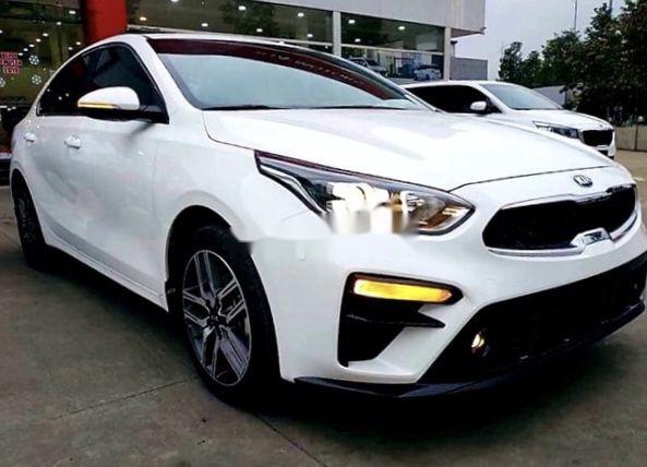 Cần bán gấp Kia Cerato đời 2019, màu trắng, 620 triệu